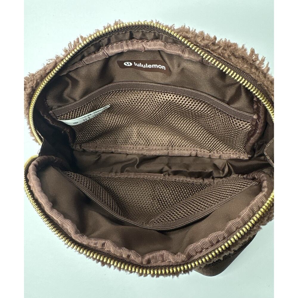 Lululemon Everywhere Belt Bag Fleece Brown - Picture 7 of 7